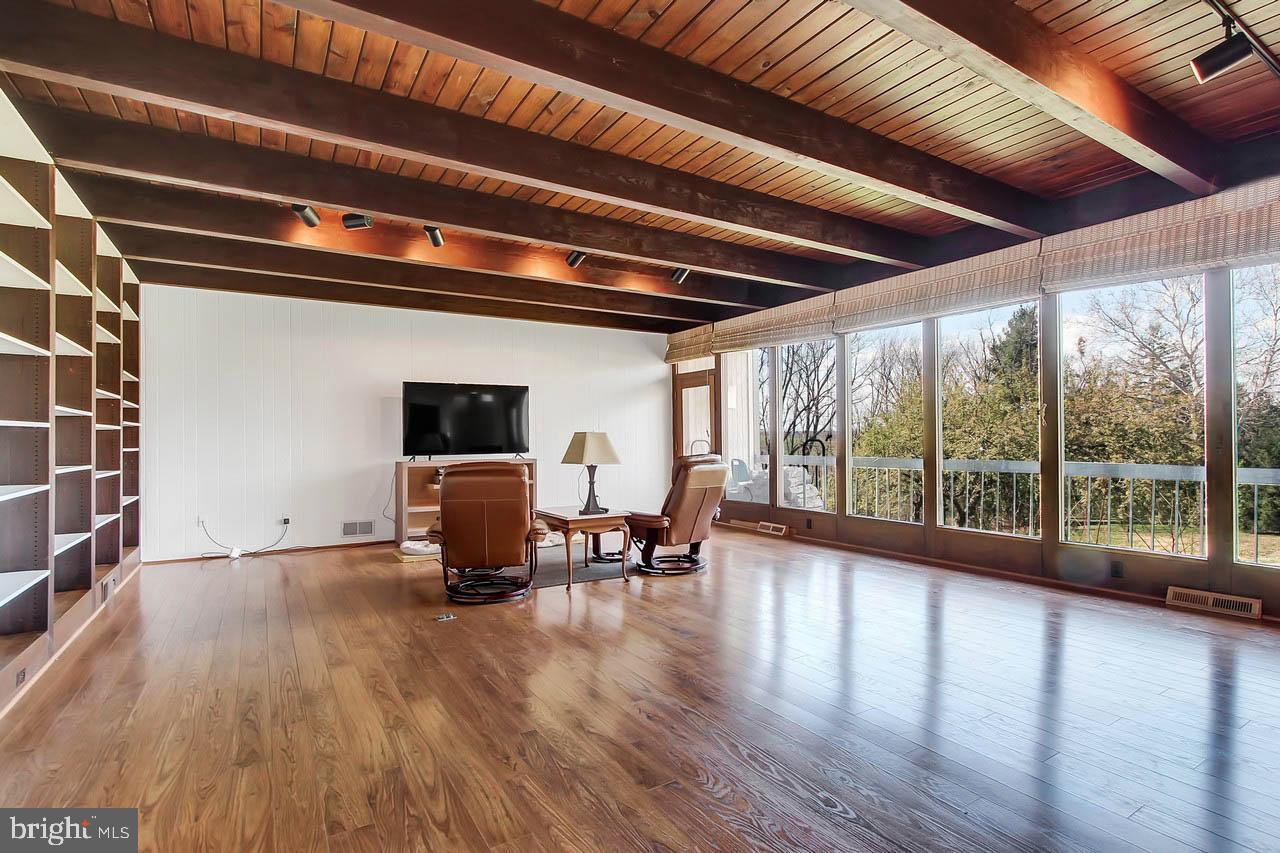 CROWS NEST - Residential