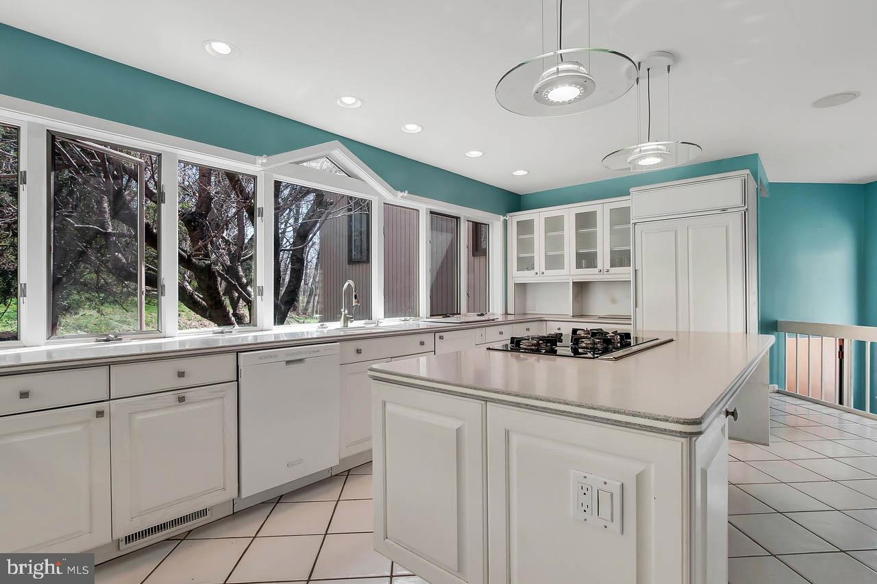 CROWS NEST - Residential