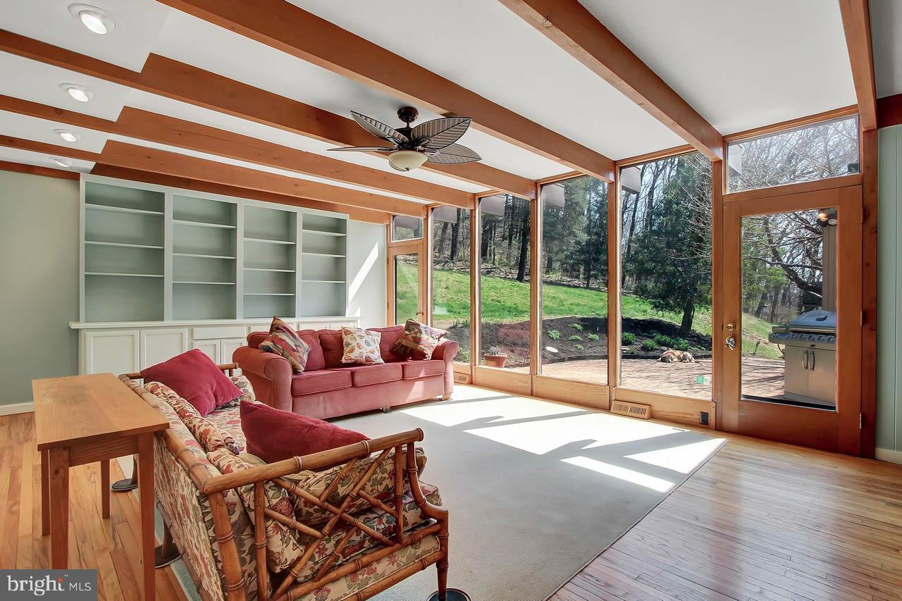 CROWS NEST - Residential