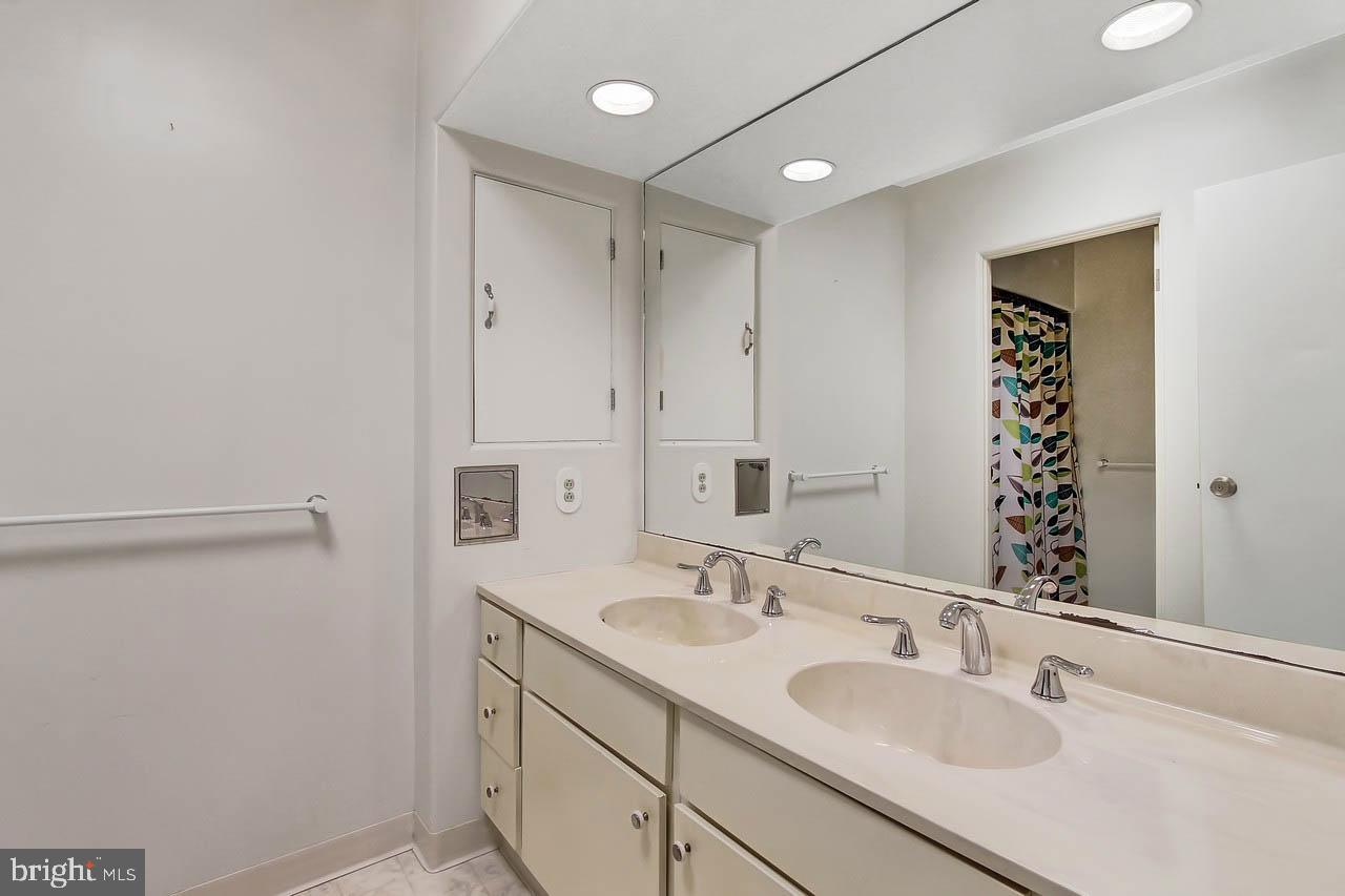 CROWS NEST - Residential