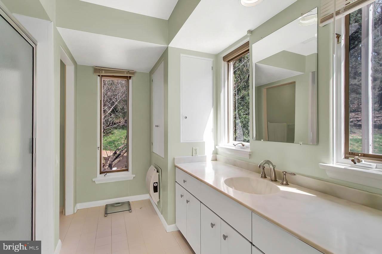 CROWS NEST - Residential