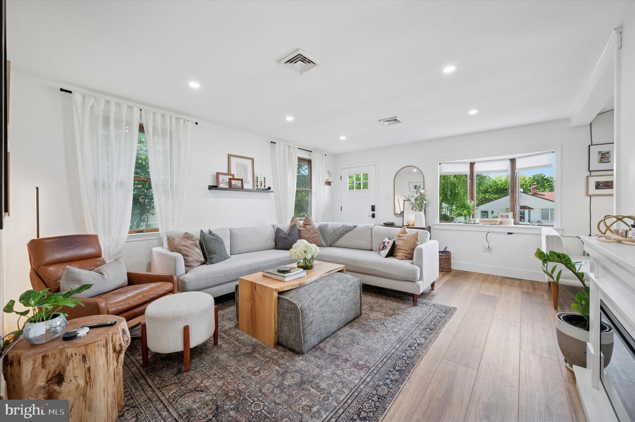 33 WYNDMOOR DRIVE