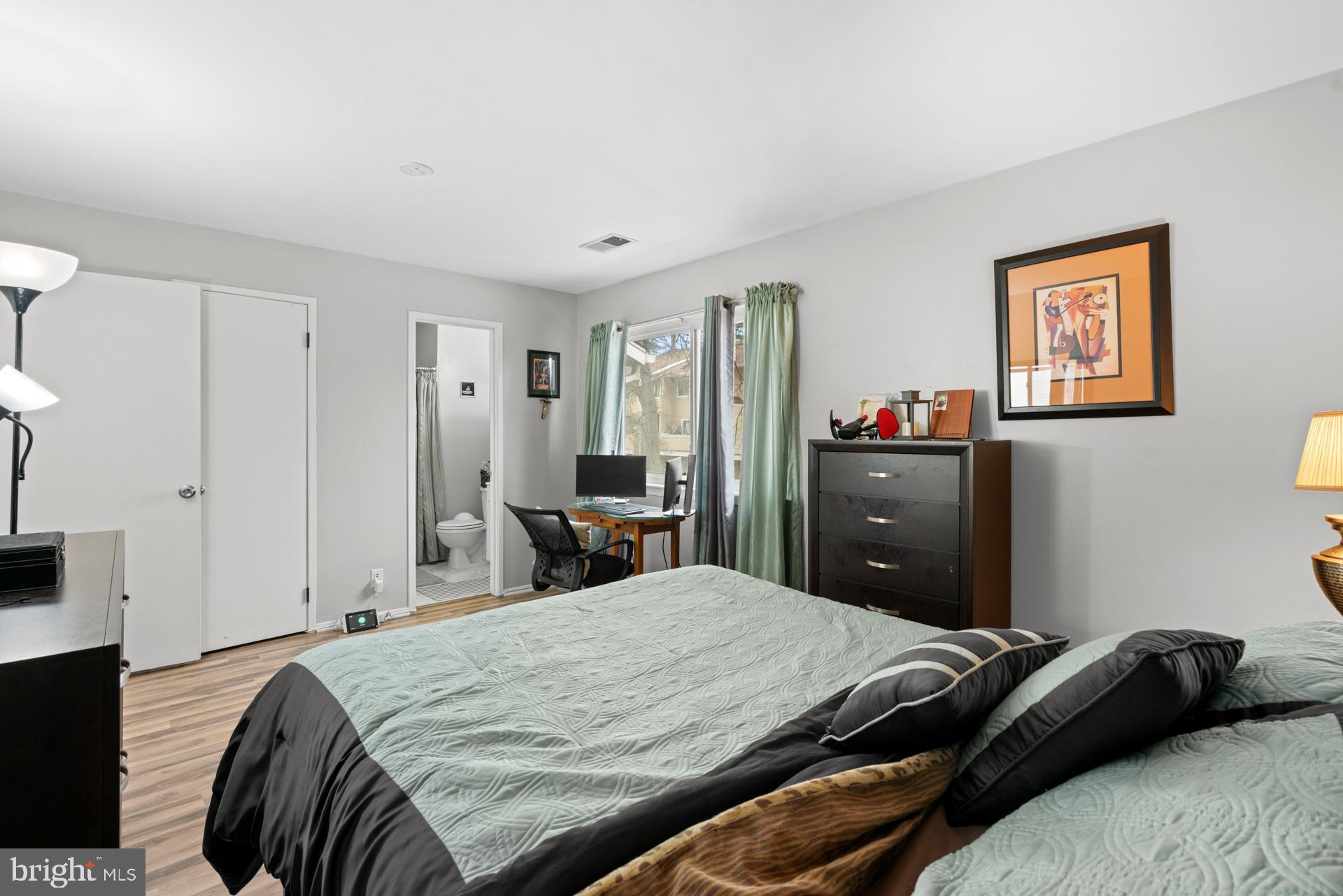 FARMINGDALE - Residential