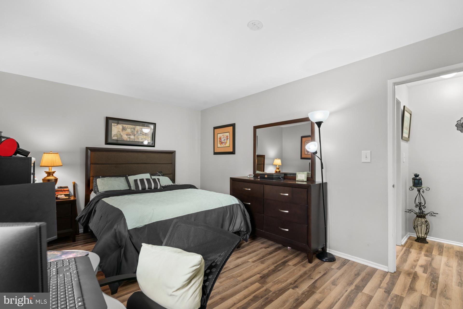 FARMINGDALE - Residential