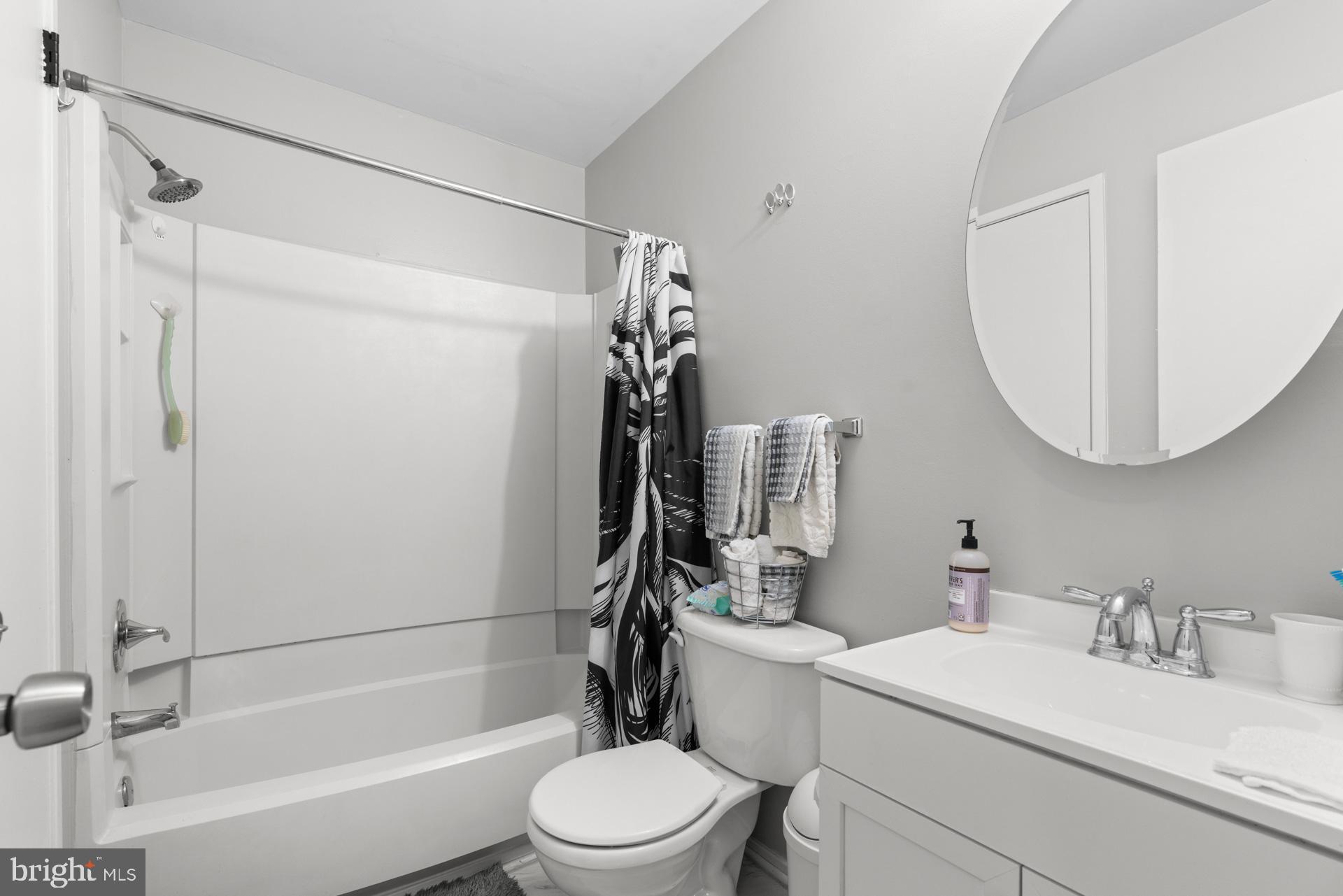 FARMINGDALE - Residential