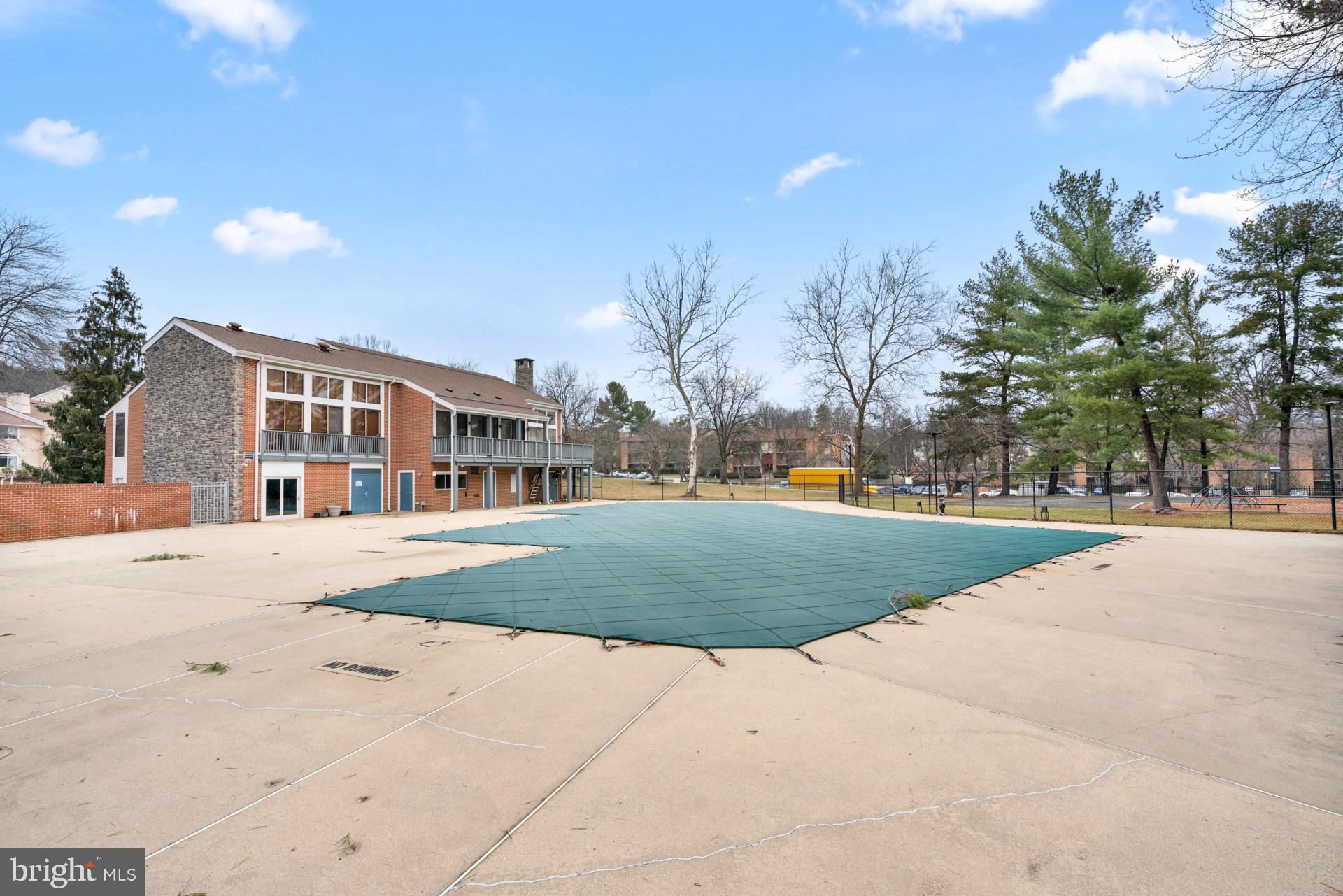 FARMINGDALE - Residential