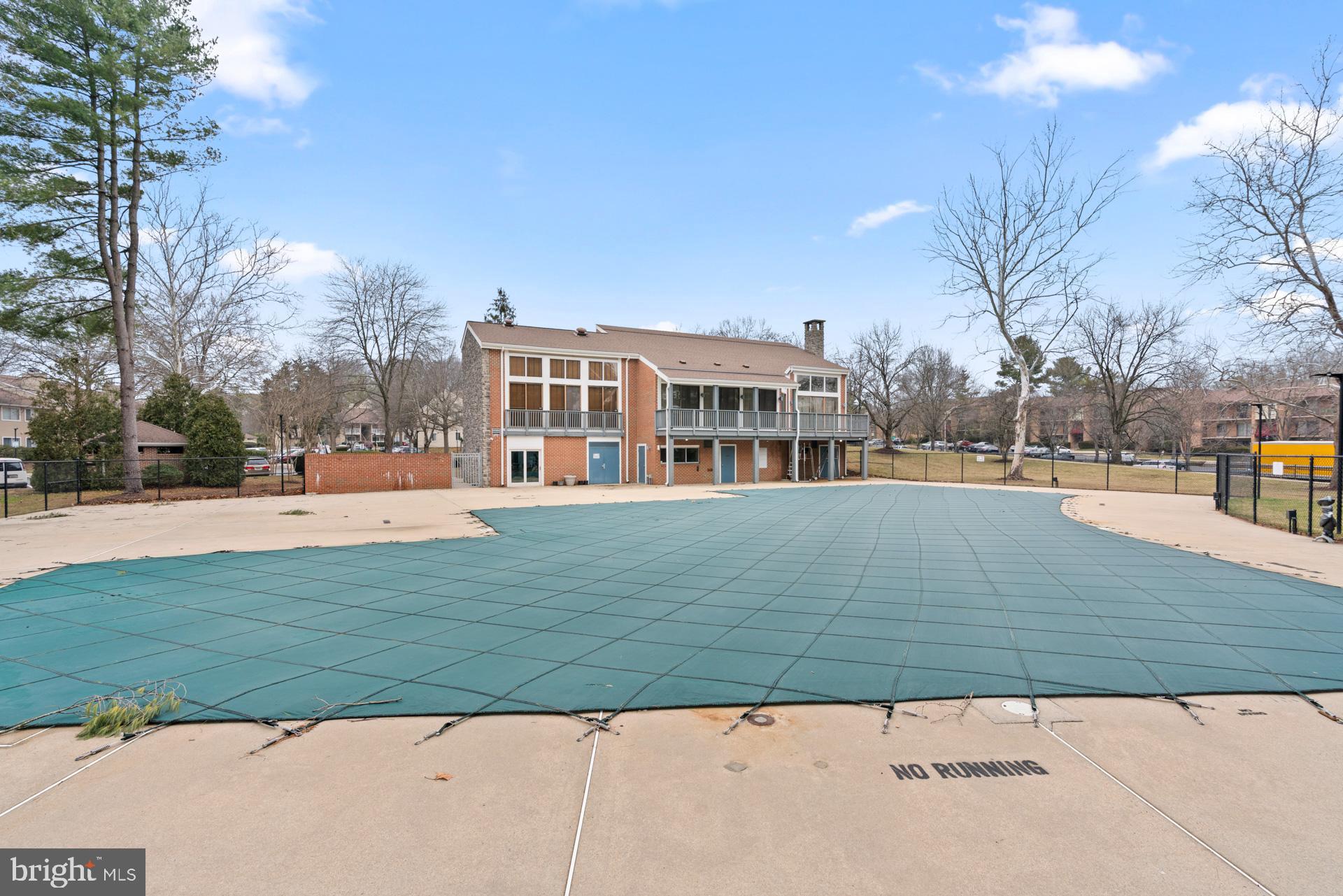 FARMINGDALE - Residential