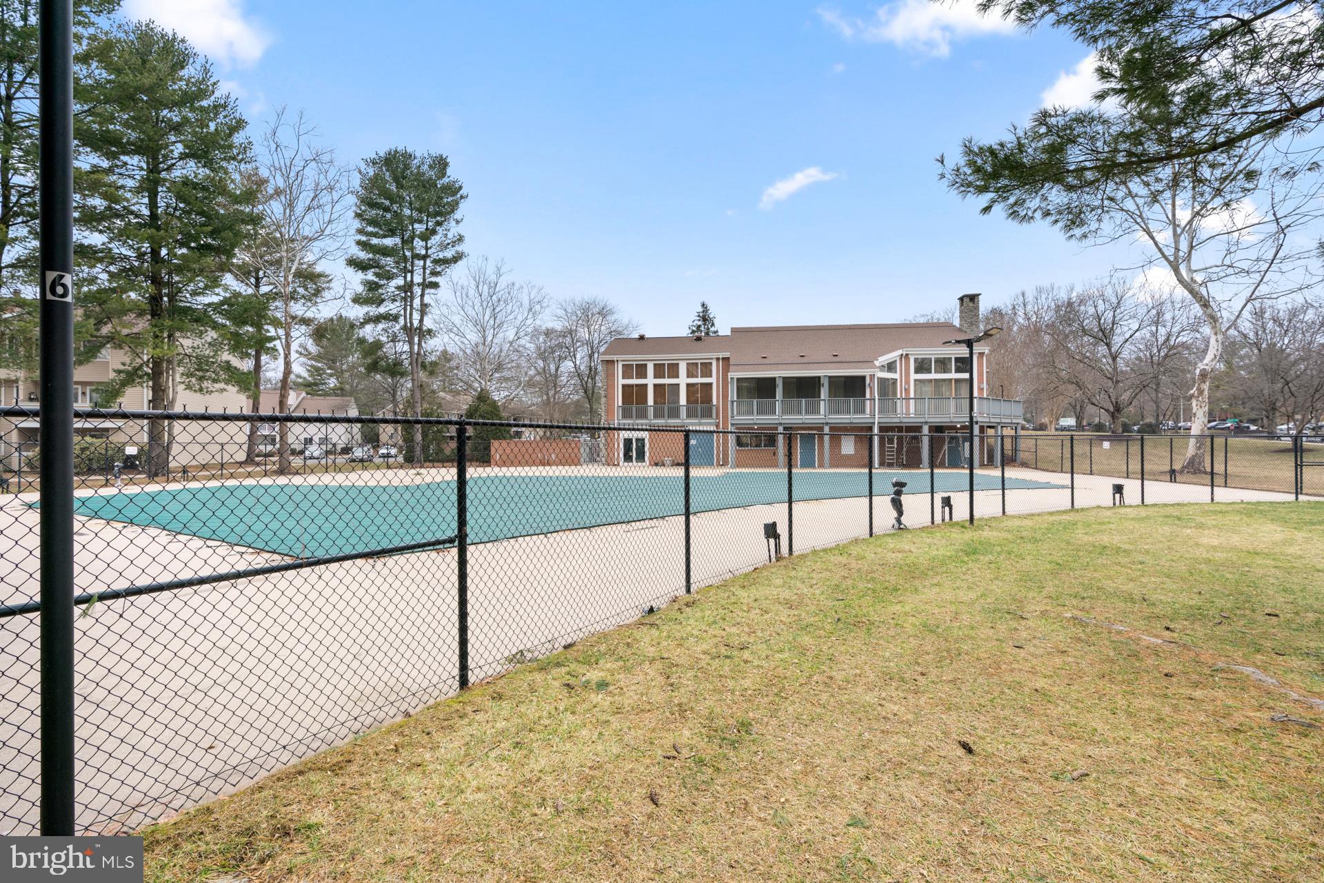 FARMINGDALE - Residential