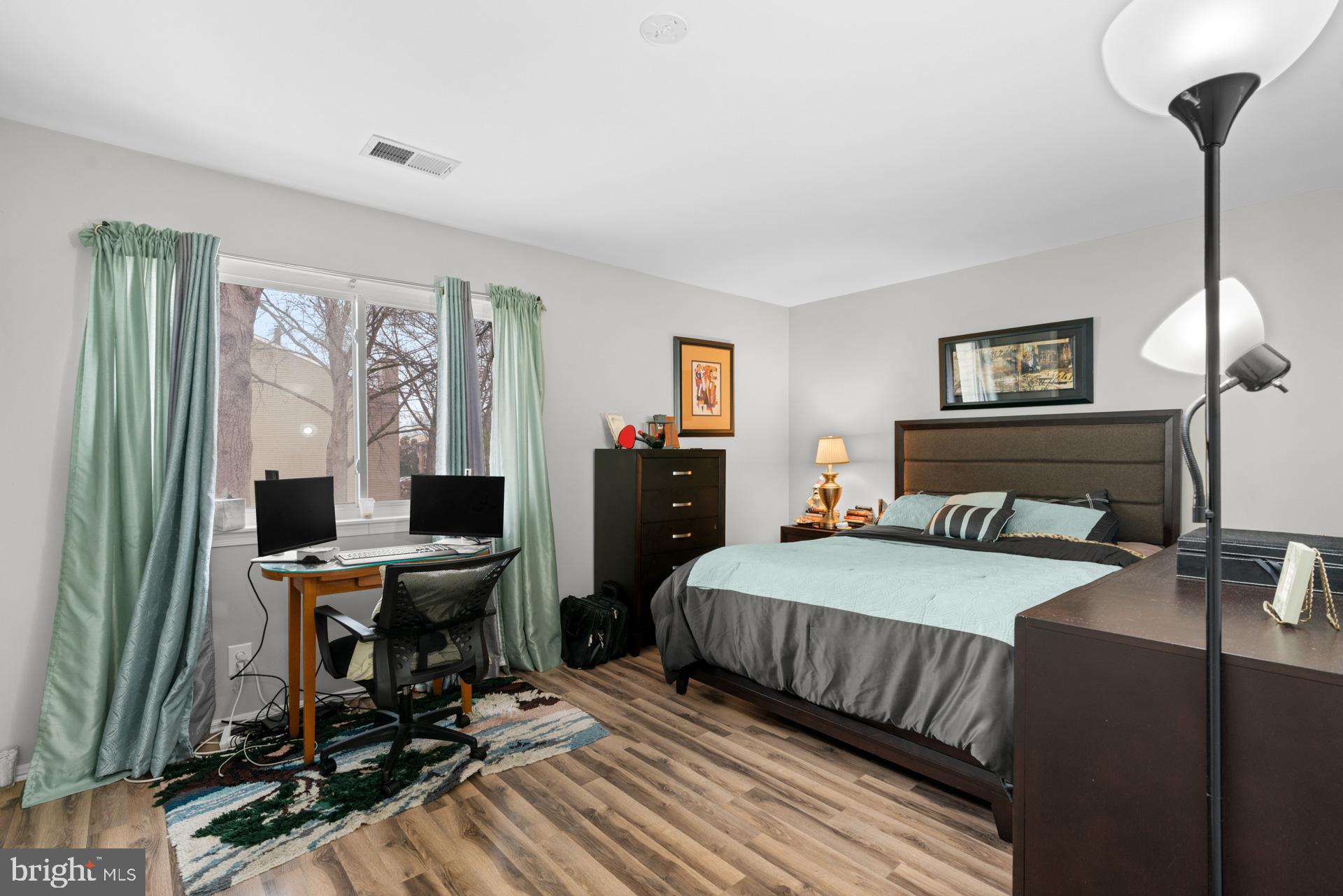 FARMINGDALE - Residential