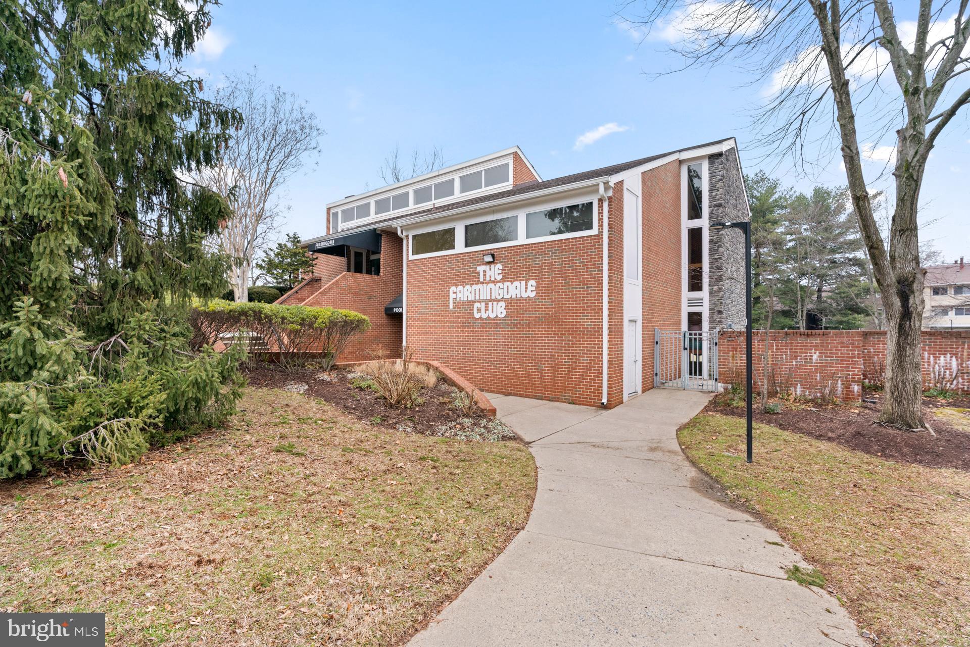 FARMINGDALE - Residential