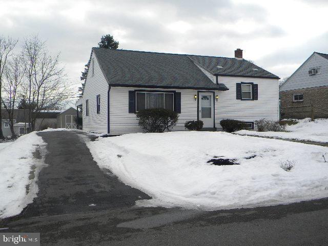 What a great 1st time buyer home. 5 different floors, newer windows, 10 Yr old furnace, architectural newer roof, electric updated, covered patio, Large lower level. Freshly painted this week. Hardwood floors under carpet in 1st and 2nd level. Large yard w/newer shed in back.. Needs paint touch up on 1st level. some paint is supplied. close to shopping, highways and schools.