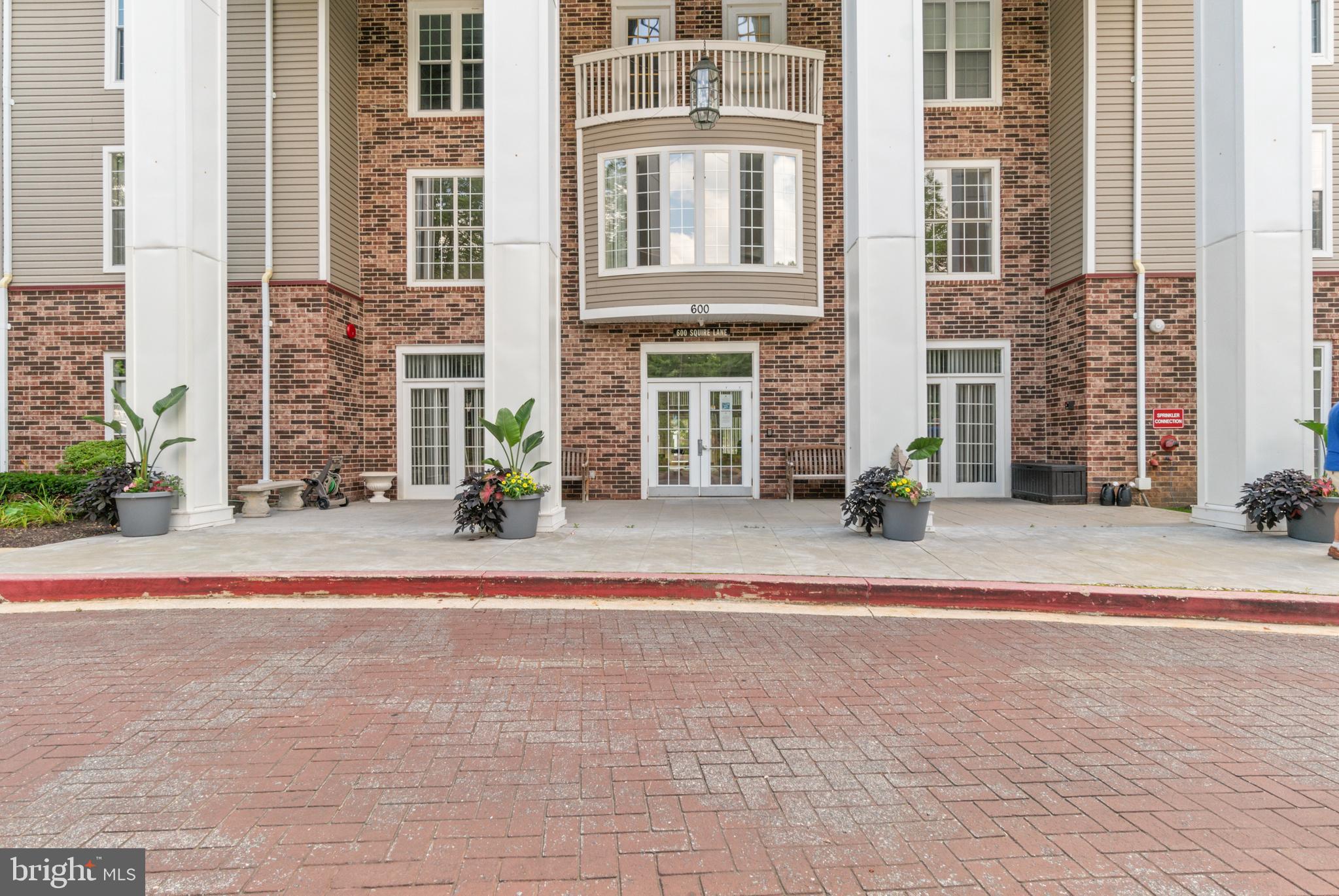 ENGLISH COUNTRY MANOR - Residential