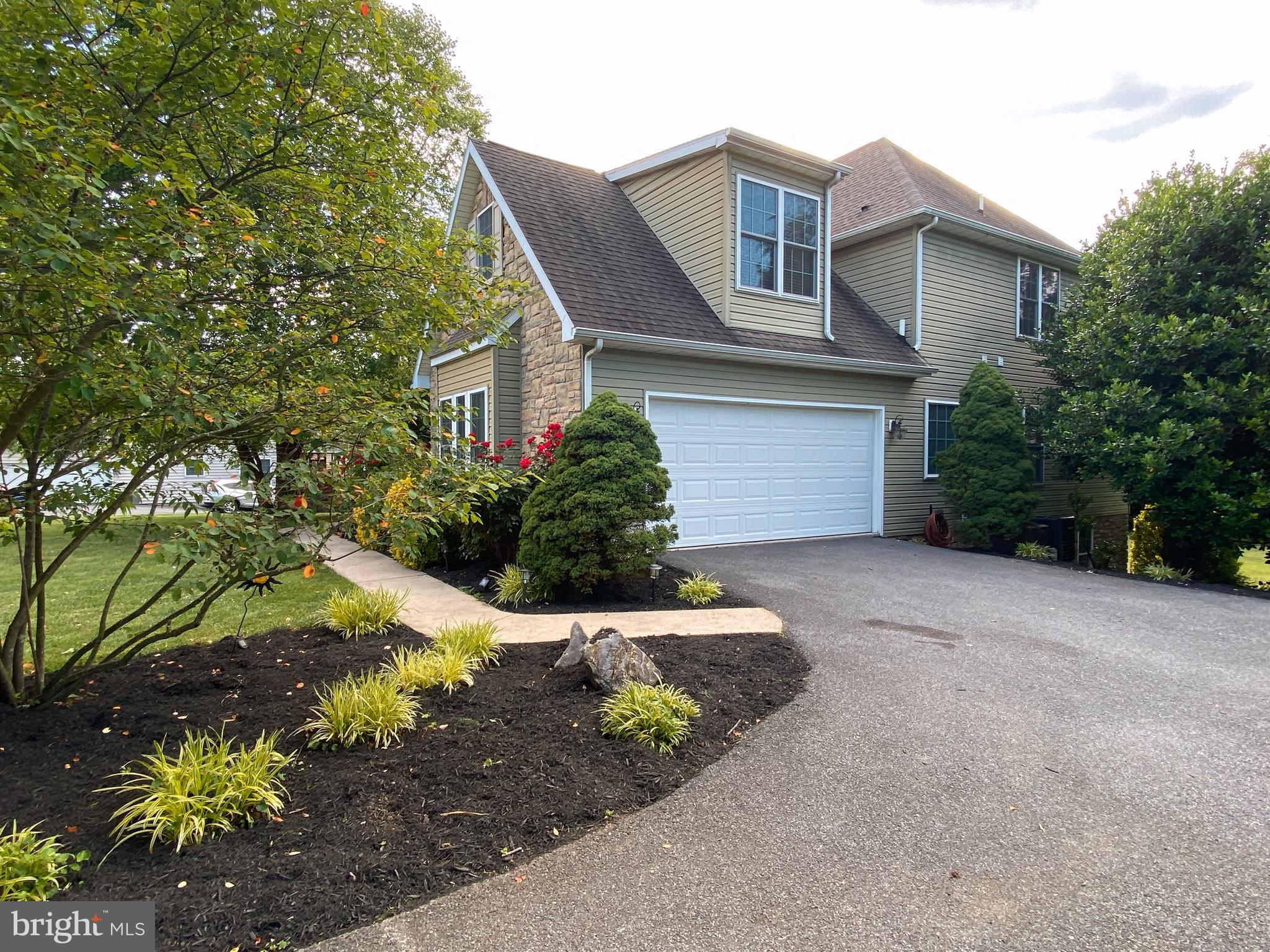 THE CORNERS AT ARDEN - Residential