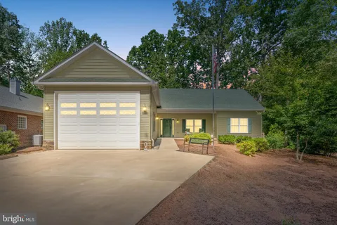 1315 Eastover Parkway, Locust Grove, VA MLS: VAOR2009706