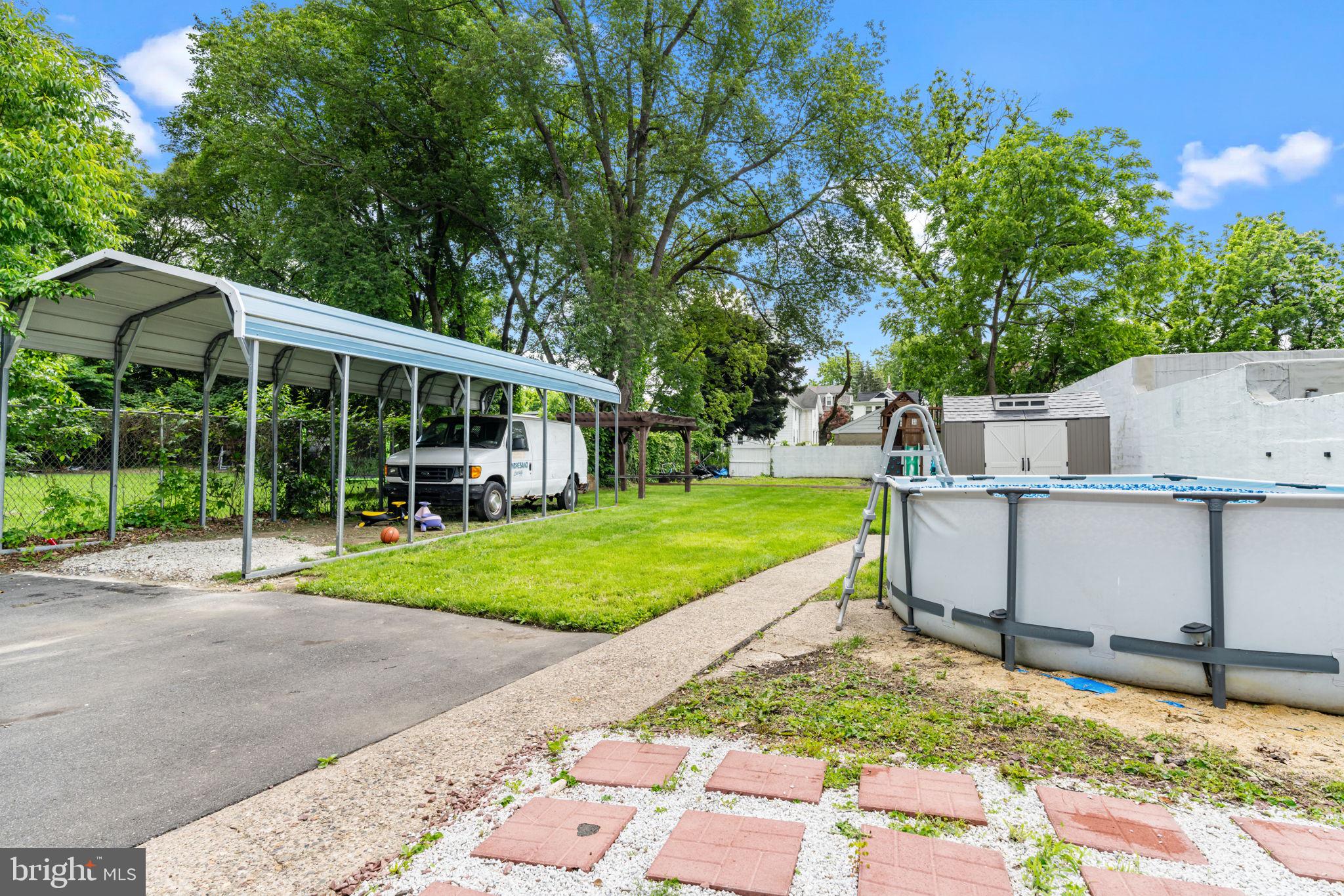 LYNNEWOOD GDNS - Residential Lease