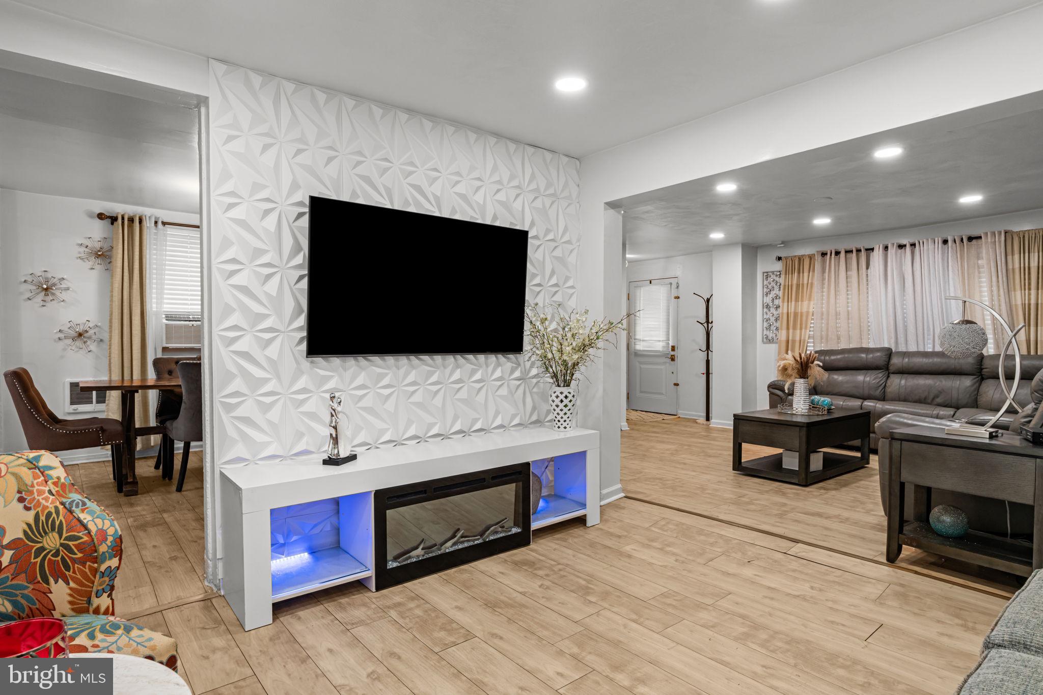 LYNNEWOOD GDNS - Residential Lease