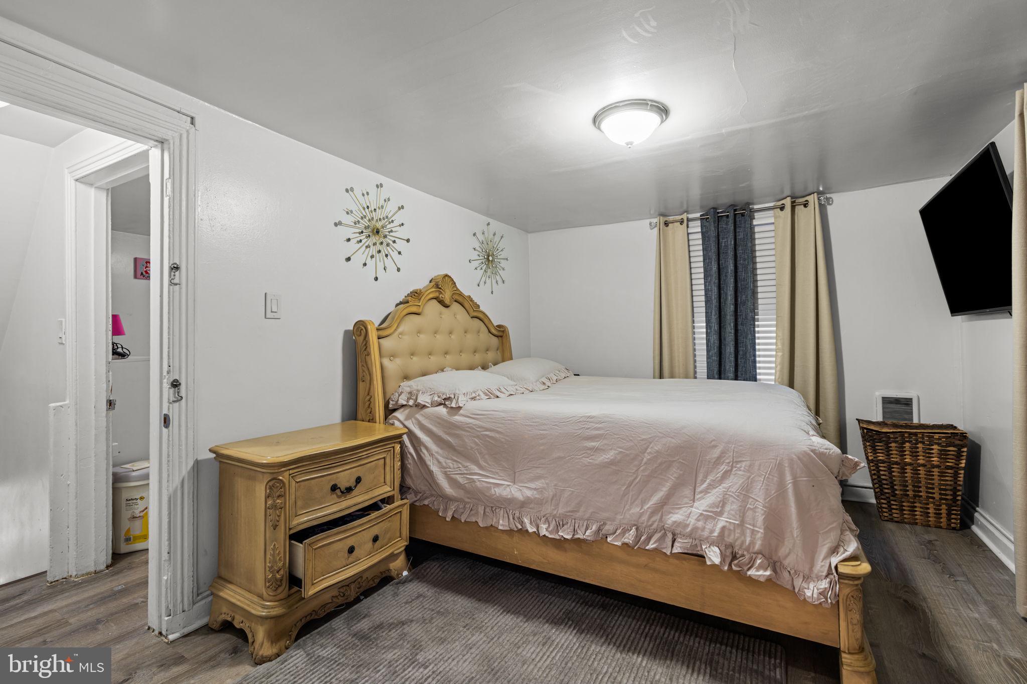 LYNNEWOOD GDNS - Residential Lease