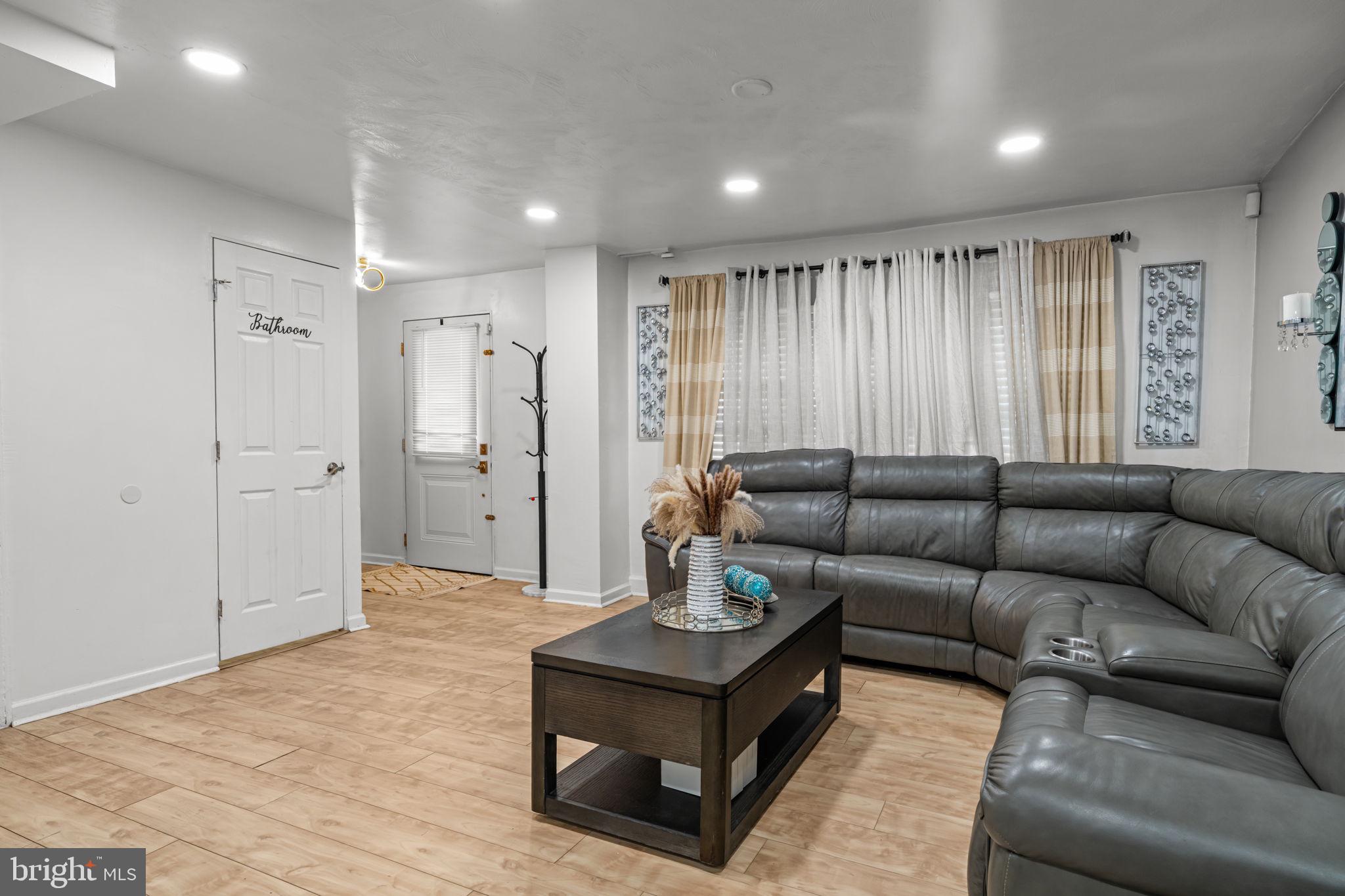 LYNNEWOOD GDNS - Residential Lease