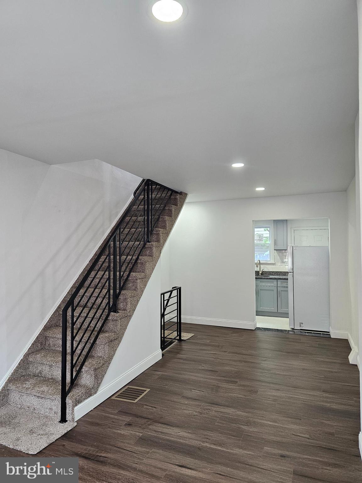 PORT RICHMOND - Residential Lease