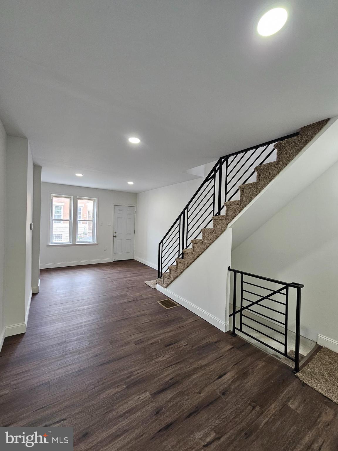 PORT RICHMOND - Residential Lease