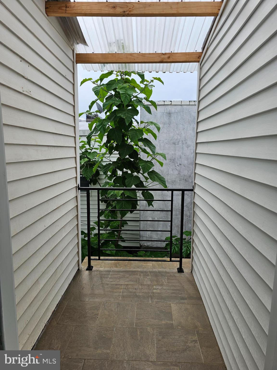 PORT RICHMOND - Residential Lease