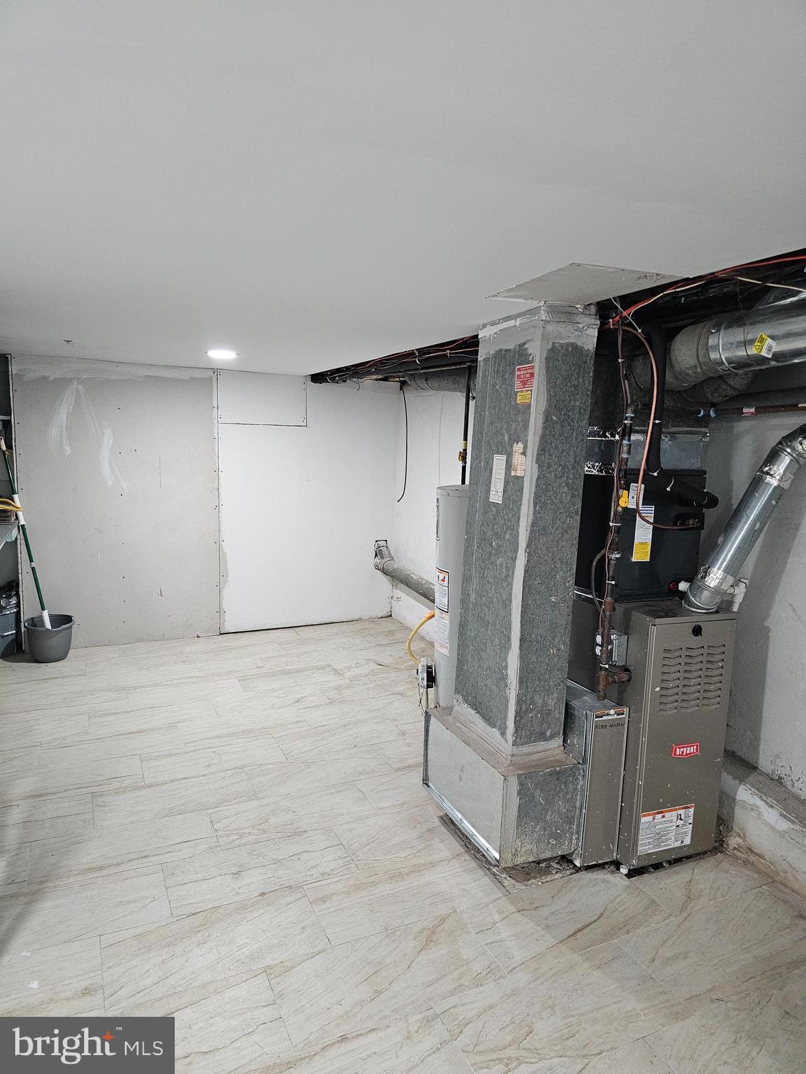 PORT RICHMOND - Residential Lease