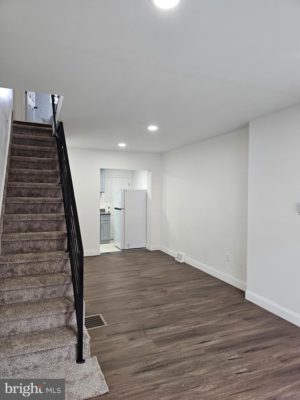 PORT RICHMOND - Residential Lease