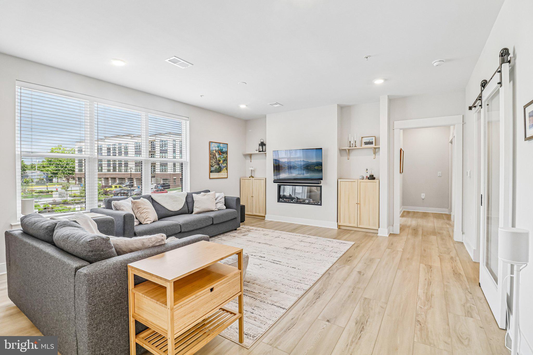 43795 TRANSIT SQUARE 202