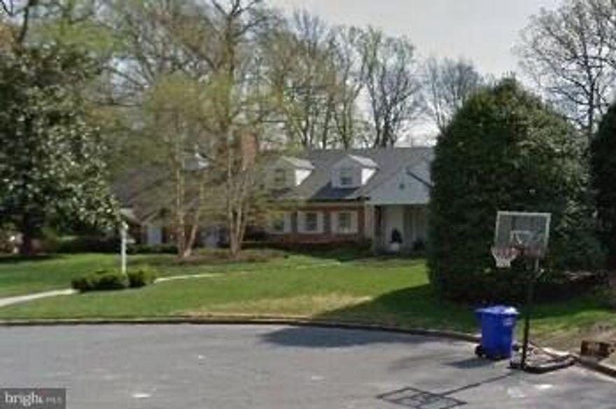 FOR COMP PURPOSES ONLY.  HOME SITUATED ON TWO SUBDIVIDED LOTS EQUALING 1.28 ACRES (LOTS 8, 9 & OUTLOT). NO BUYER'S AGENT.