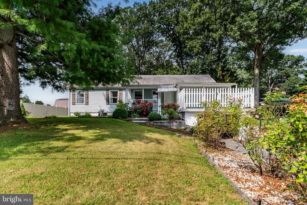 Photo of 2103 Smoketown Rd, FAYETTEVILLE, PA 17222 (MLS # PAFL2029304)