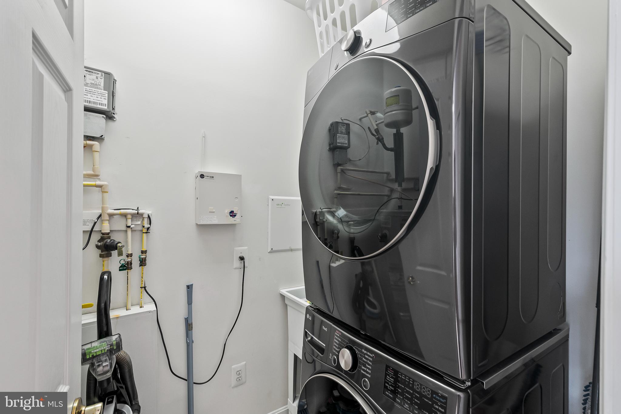 FOUR SEASONS IN HISTORIC VIRGINIA - Residential