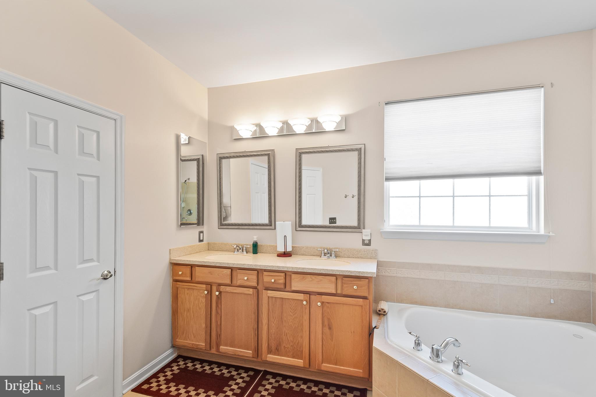 FOUR SEASONS IN HISTORIC VIRGINIA - Residential