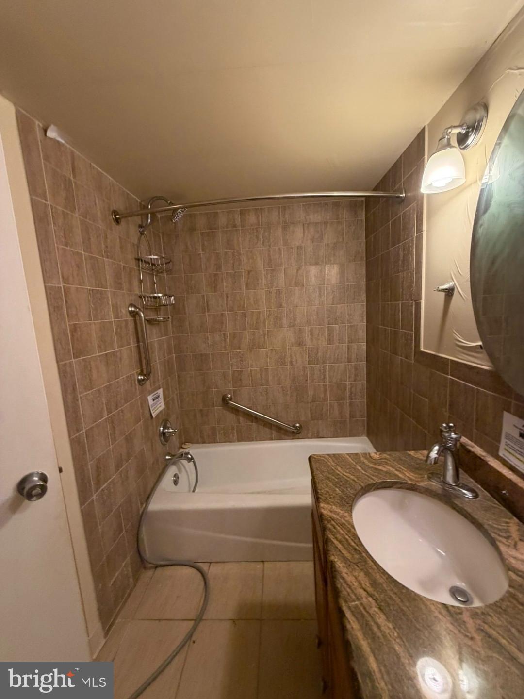 TREETOP CONDO - Residential