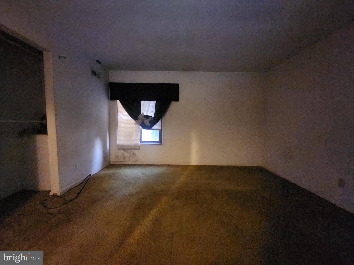 TREETOP CONDO - Residential