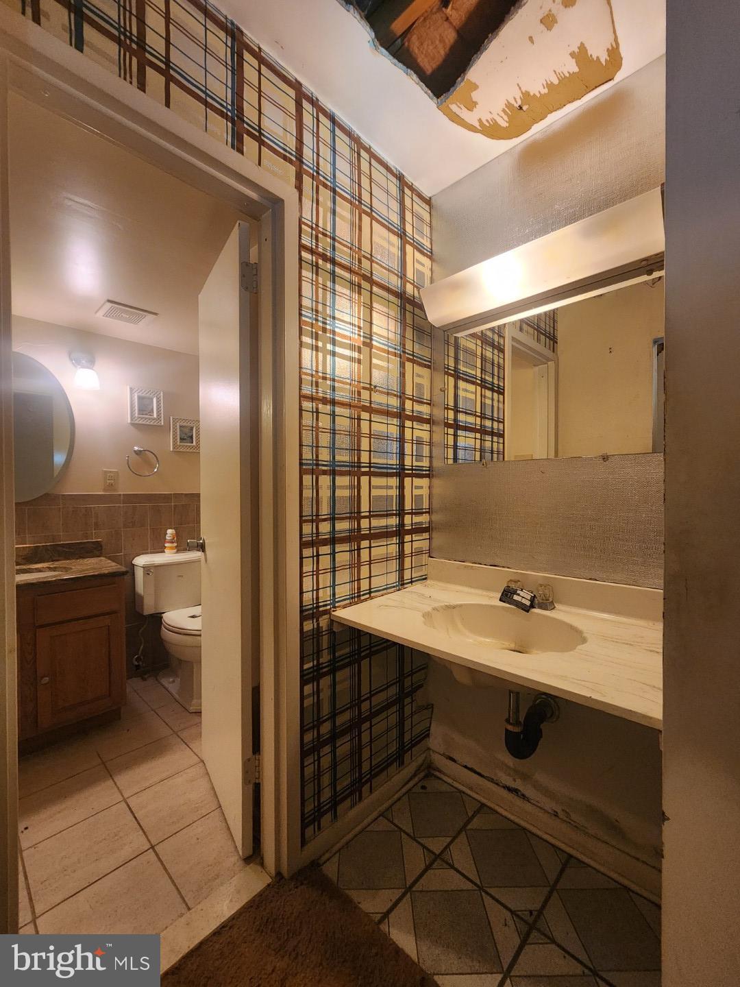 TREETOP CONDO - Residential