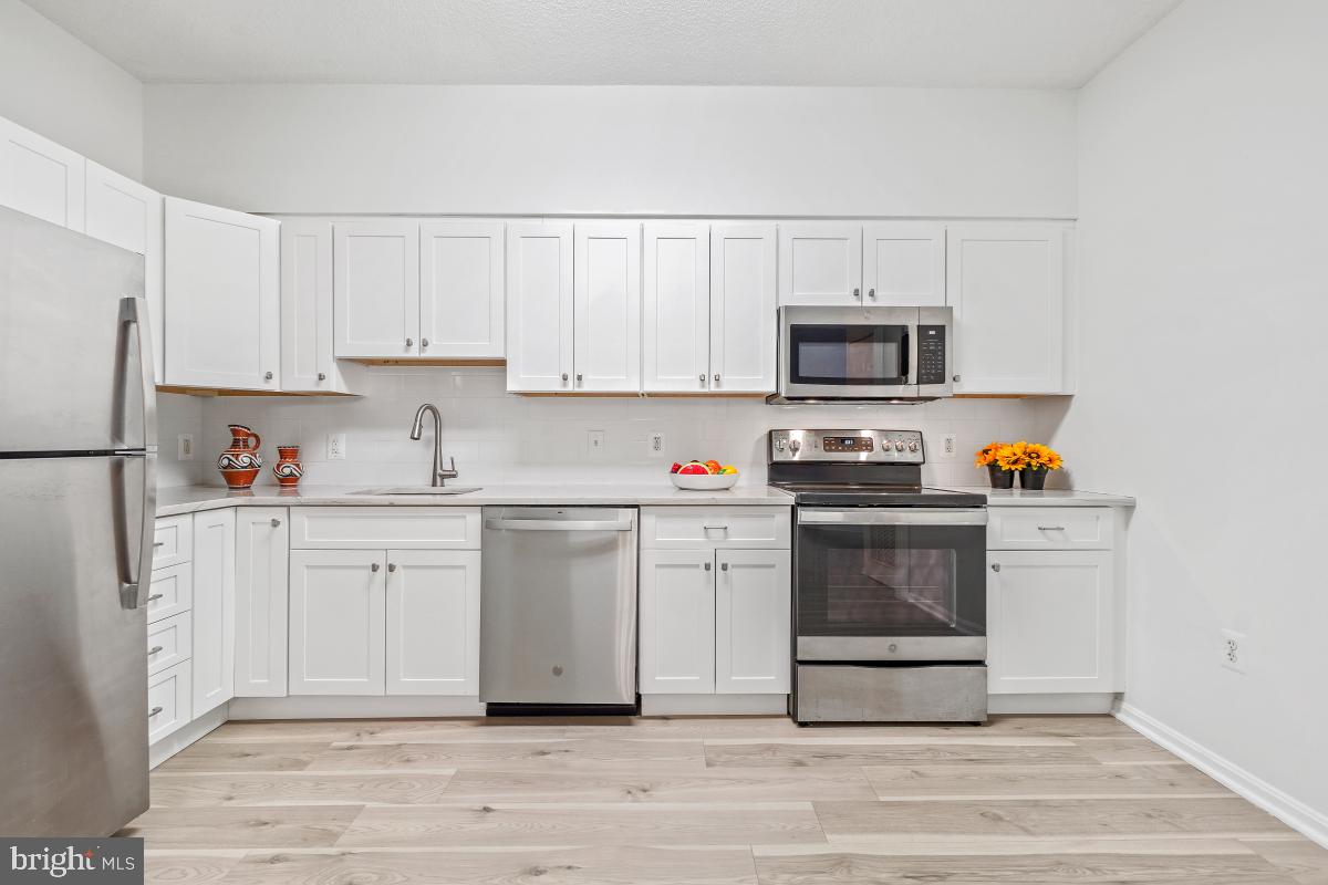 CREEKSIDE AT LEISURE WORLD - Residential