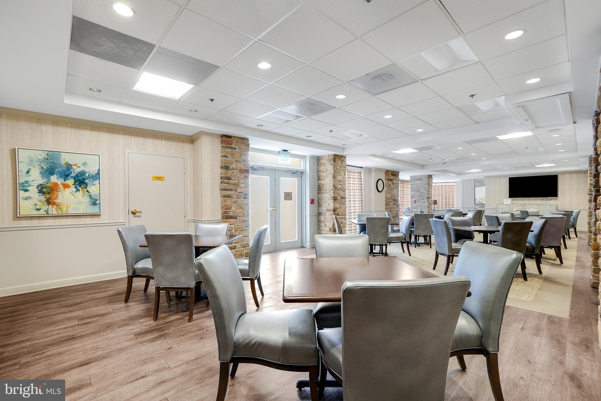 CREEKSIDE AT LEISURE WORLD - Residential