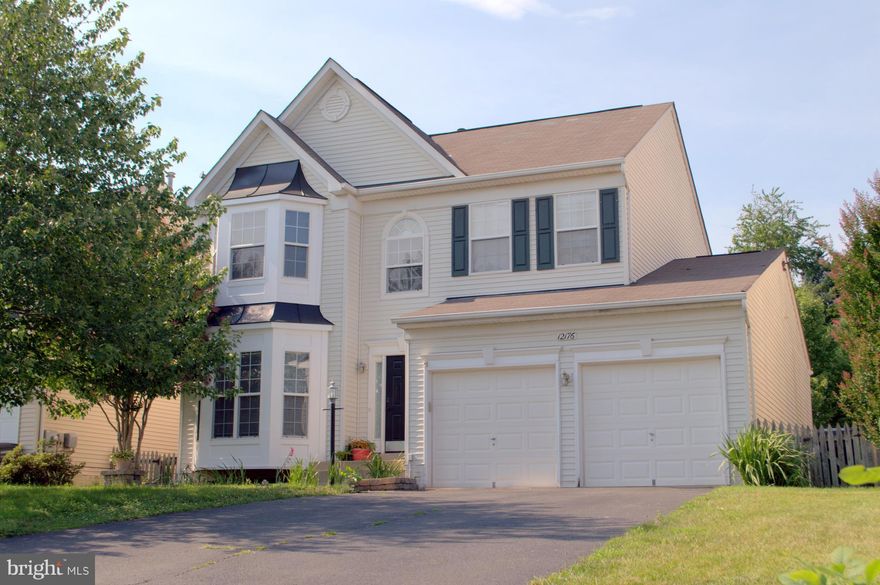 Single family House with 4 Bedrooms /walk in Closets in Rooms 3/1 baths ,Guest room in the basement. with New Paint , New Carpet New Roof ,1 yrs HVAC Gourmet Kitchen with Corian Counters, Hardwood on Main Level, Kitchen Island, Double Ovens! Backing to Trees with Huge Deck off Kitchen Over Fully Fenced in Backyard-Makes this house Special! 2 story Bay Window extends Living Room! Walk-Out Basement,