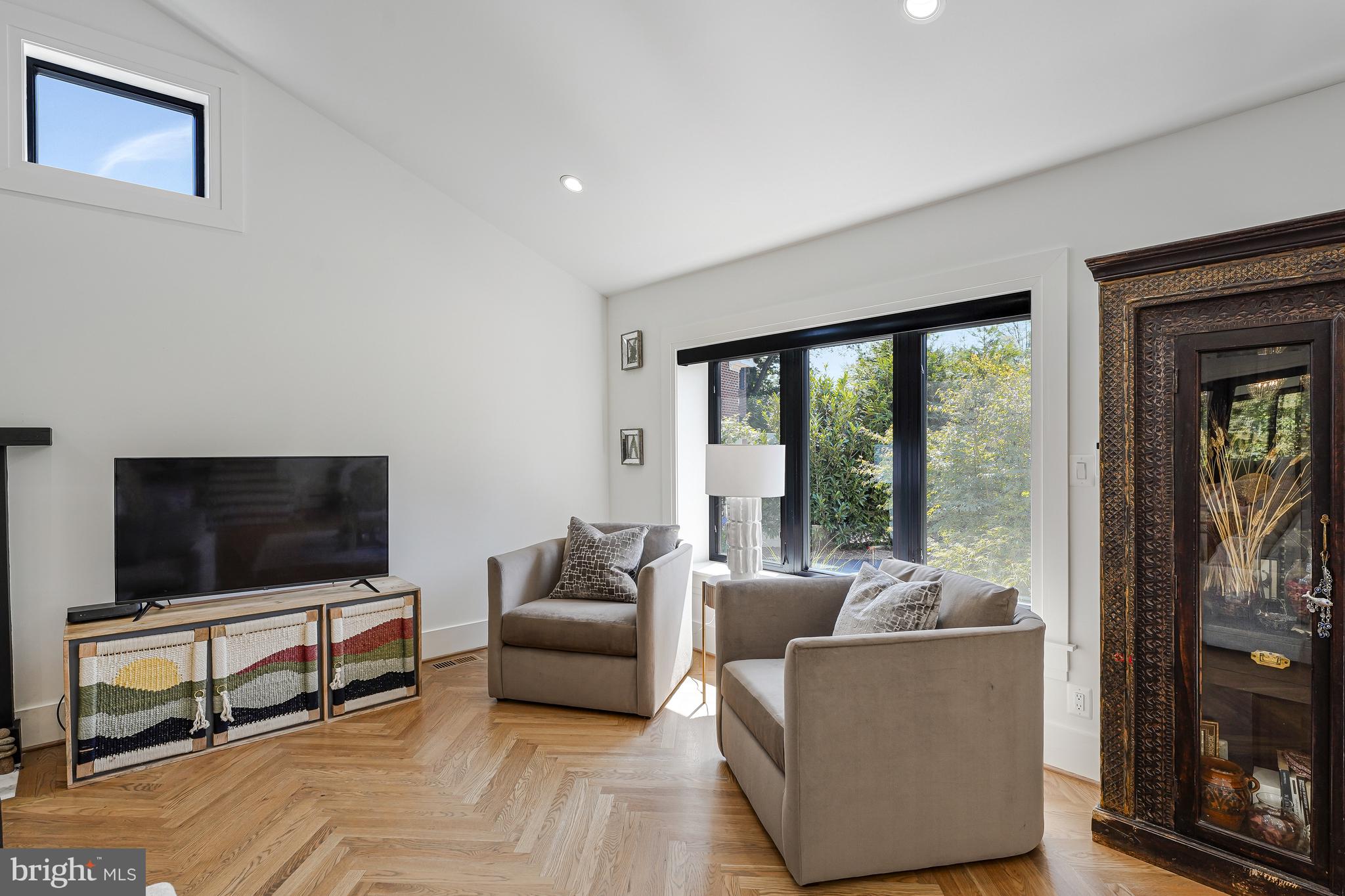 BROYHILLS MCLEAN ESTATES - Residential