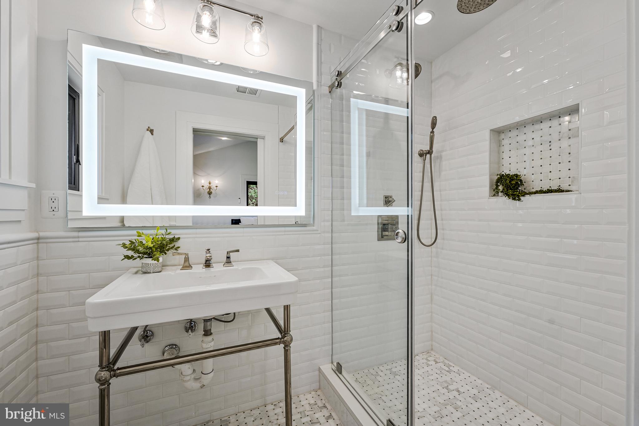 BROYHILLS MCLEAN ESTATES - Residential