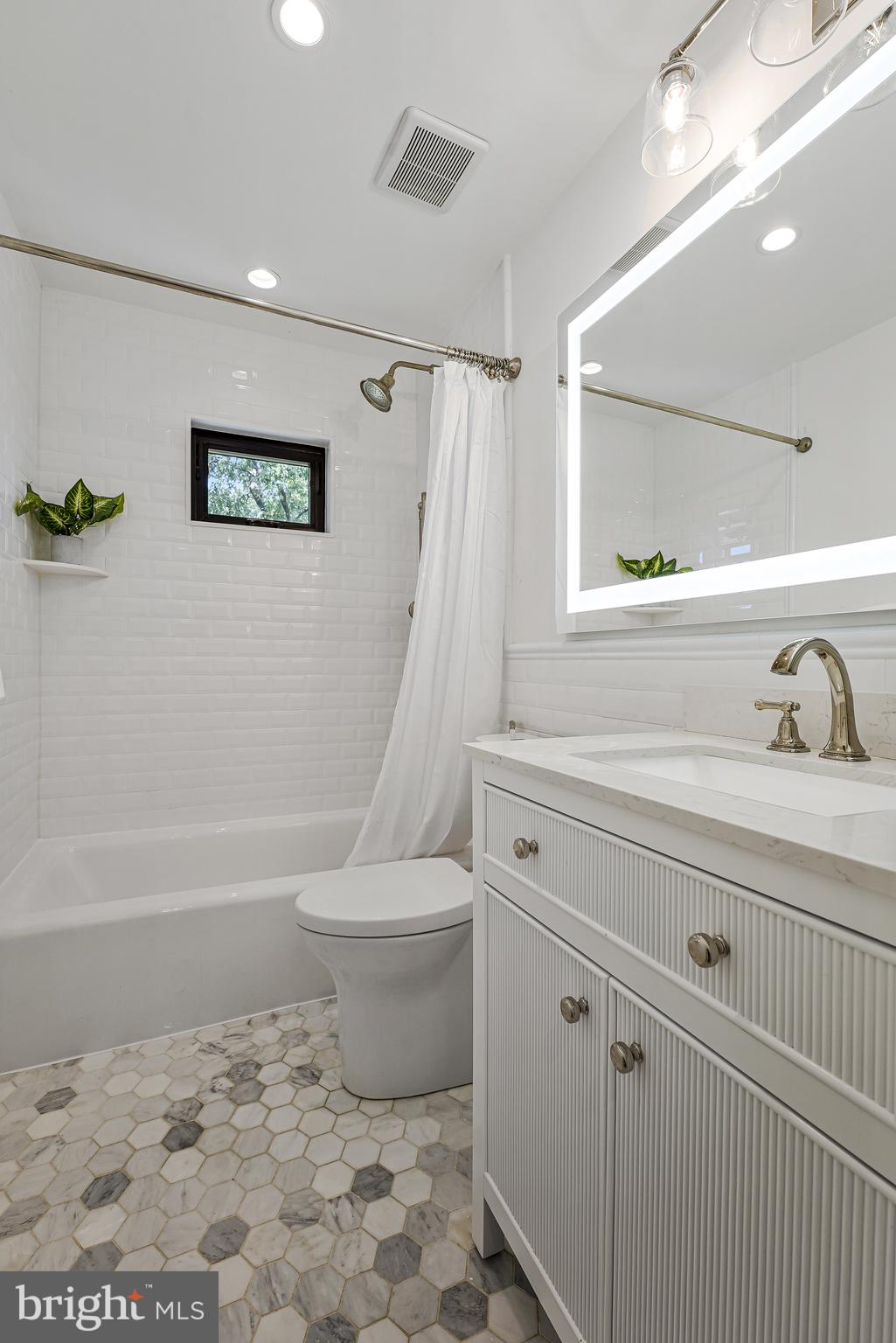 BROYHILLS MCLEAN ESTATES - Residential