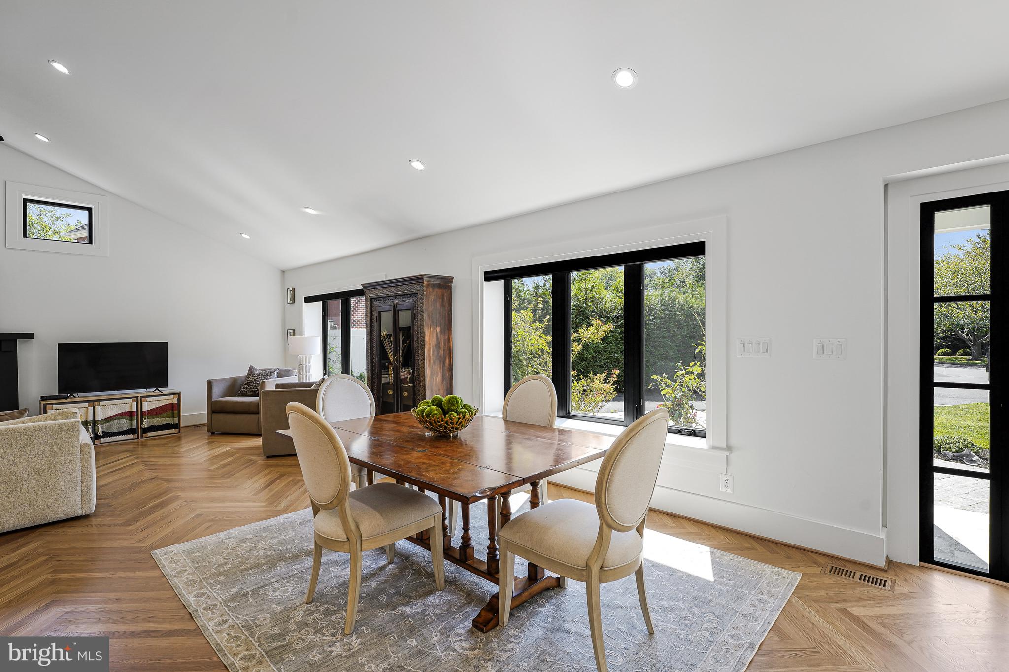 BROYHILLS MCLEAN ESTATES - Residential