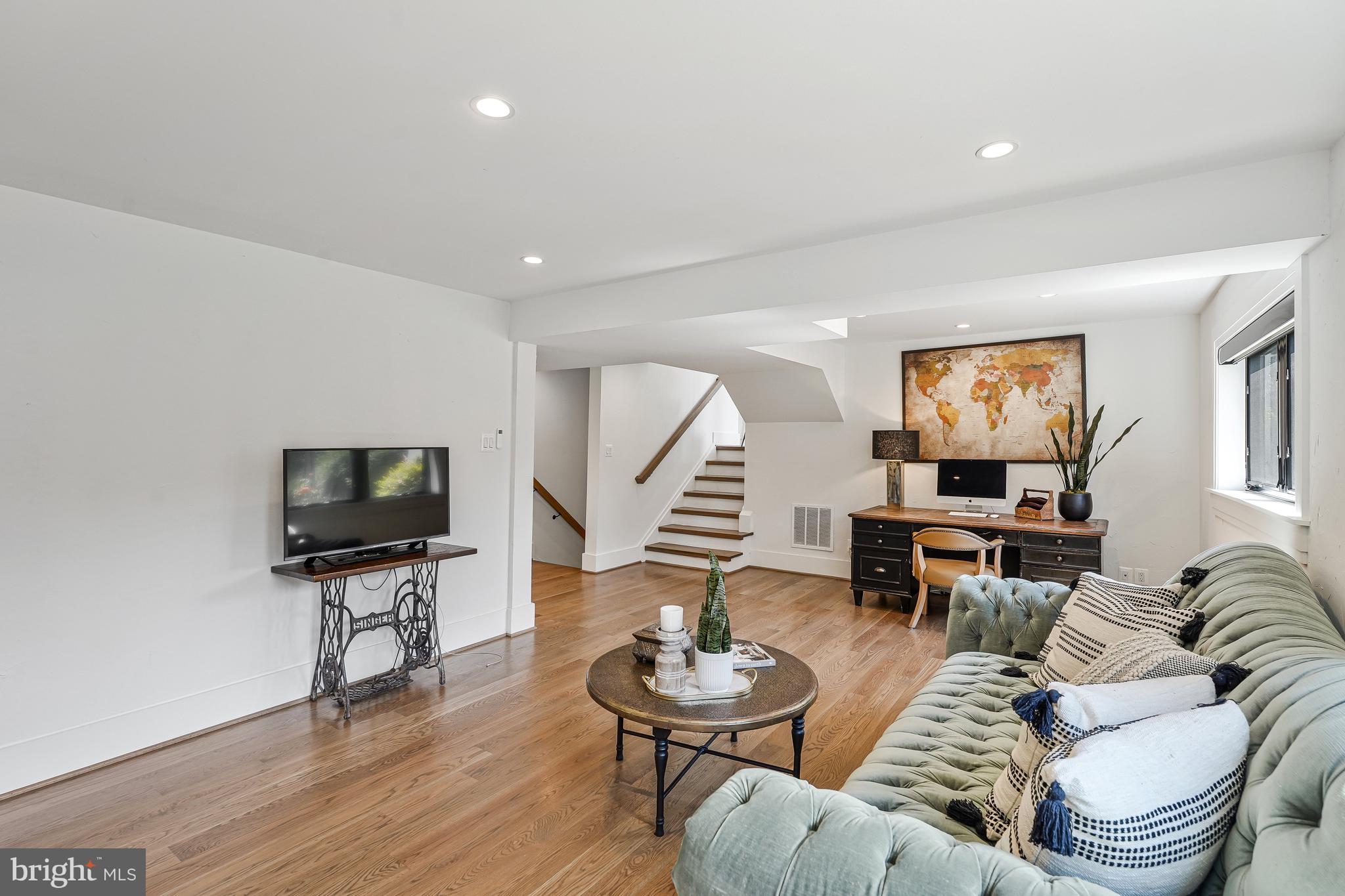 BROYHILLS MCLEAN ESTATES - Residential