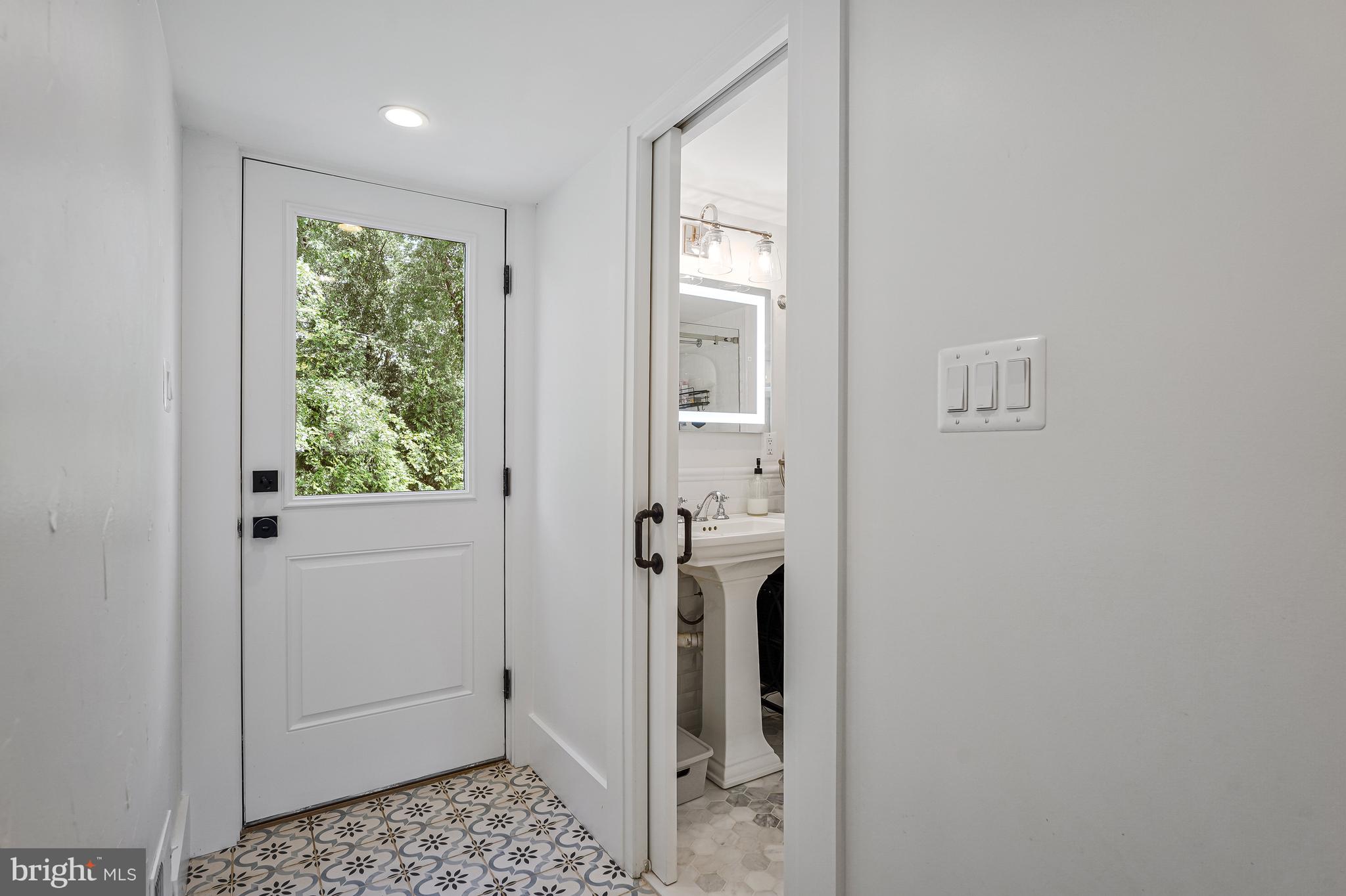 BROYHILLS MCLEAN ESTATES - Residential