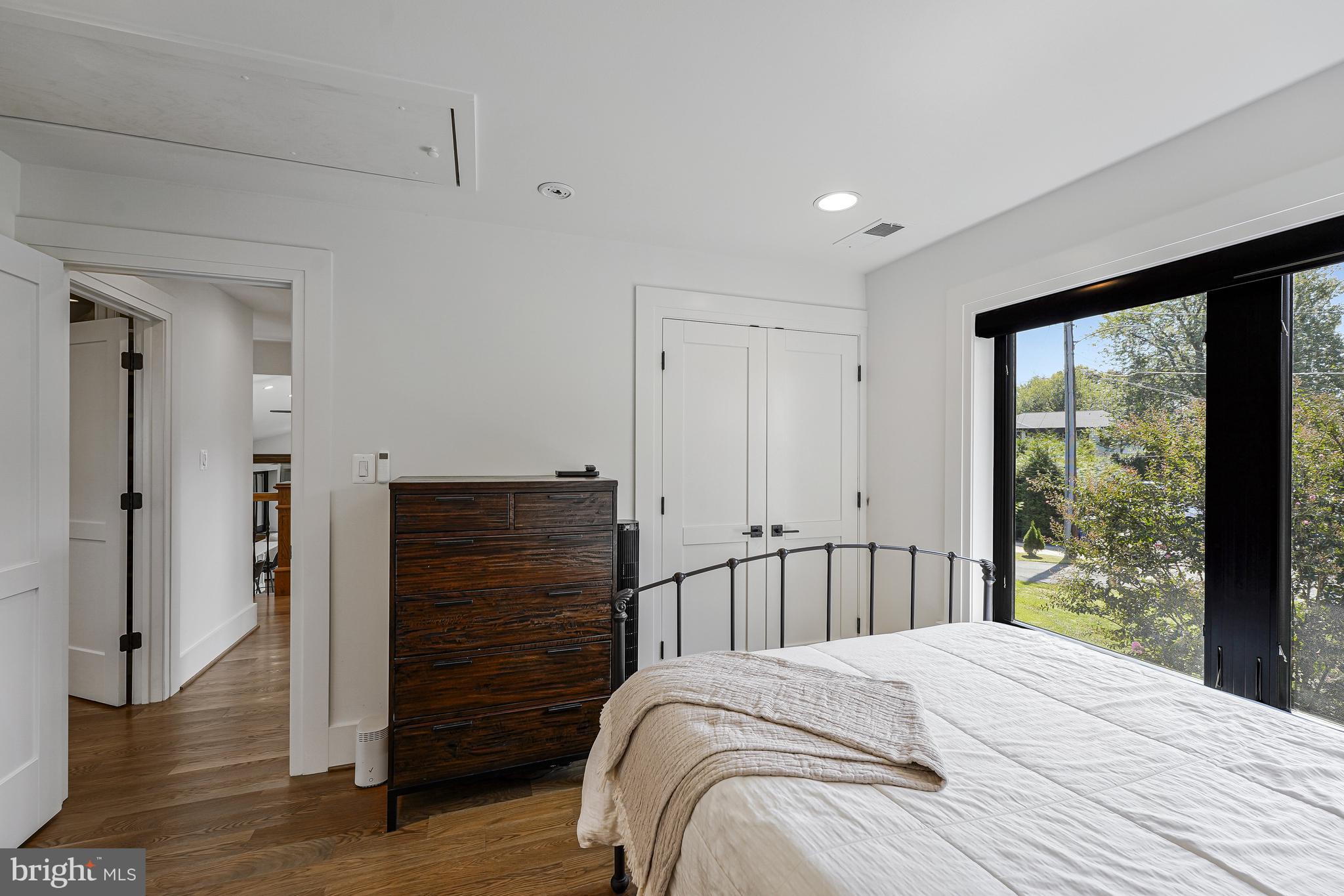 BROYHILLS MCLEAN ESTATES - Residential