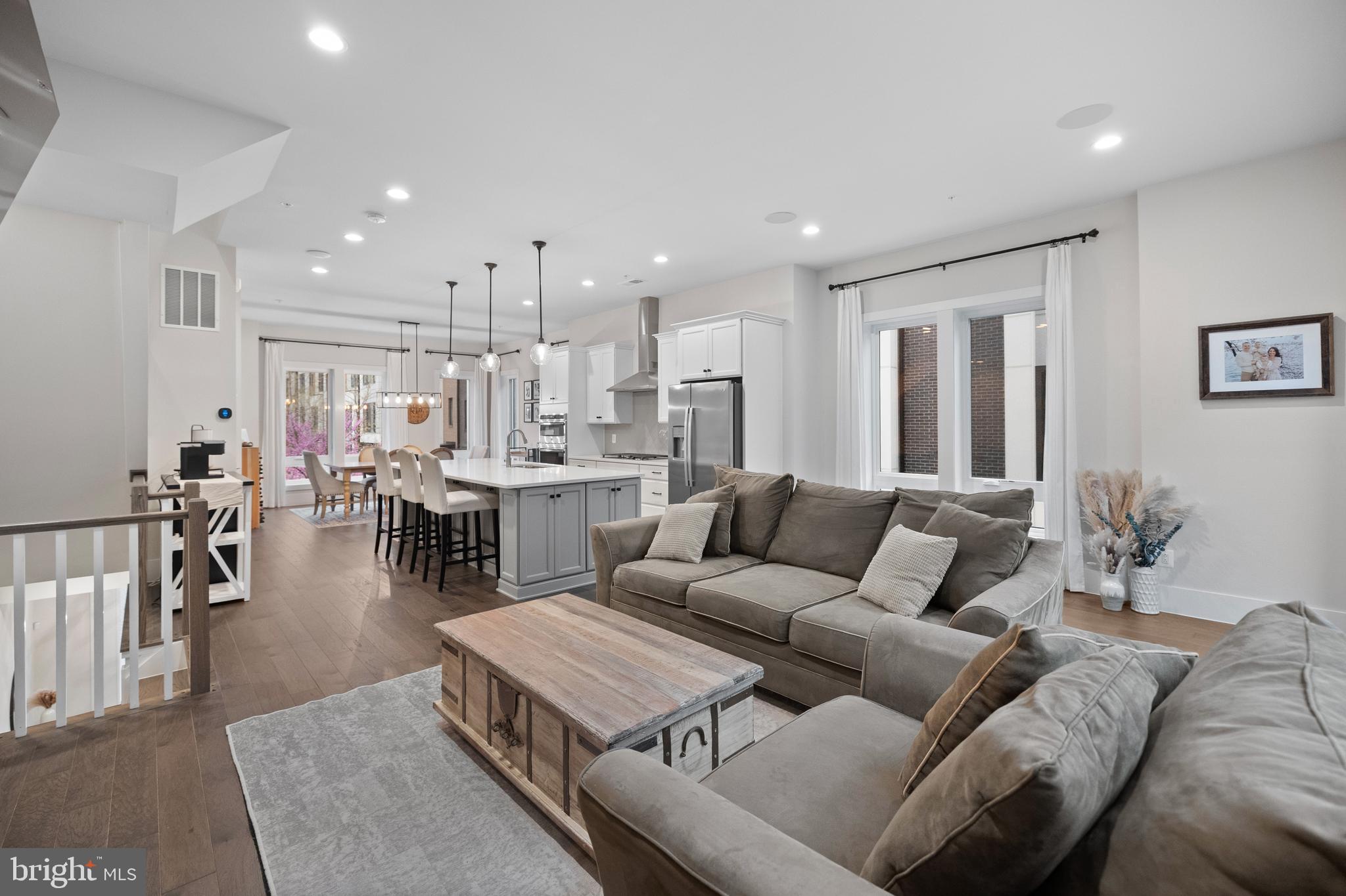 EISENHOWER SQUARE - Residential Lease