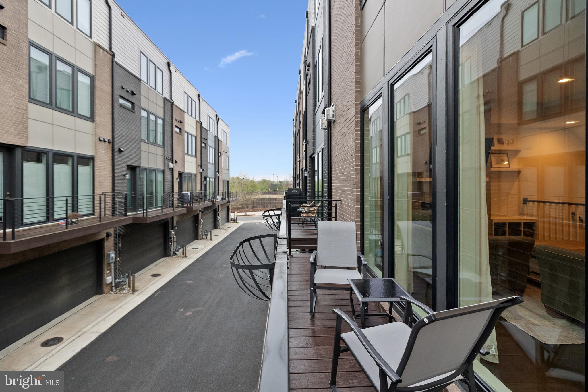 EISENHOWER SQUARE - Residential Lease