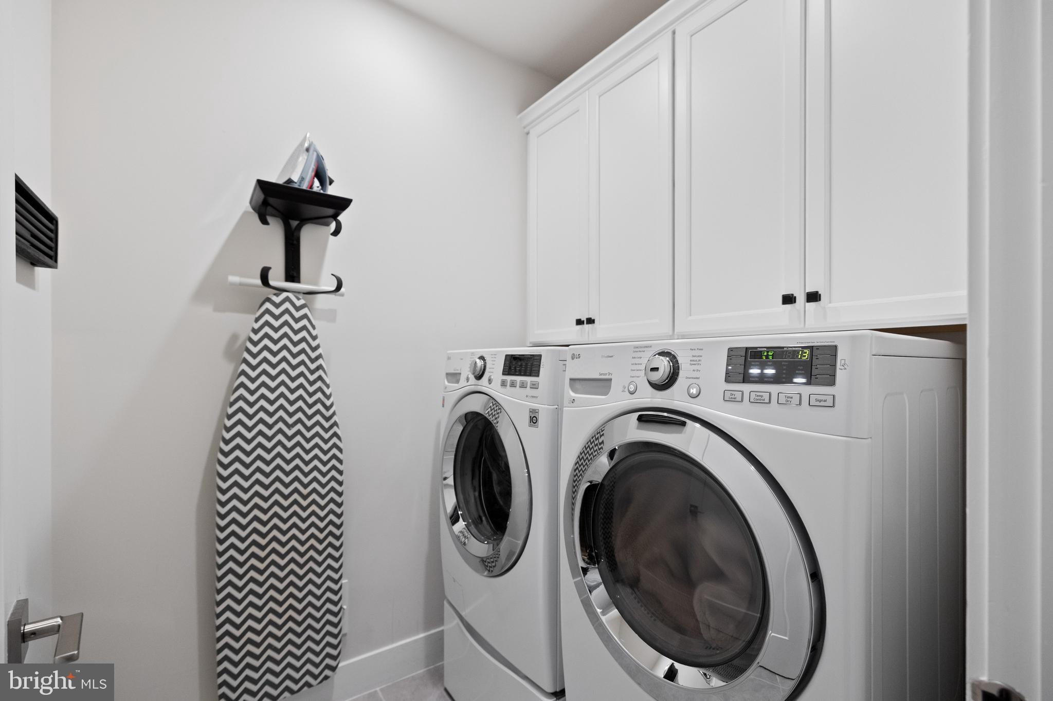 EISENHOWER SQUARE - Residential Lease