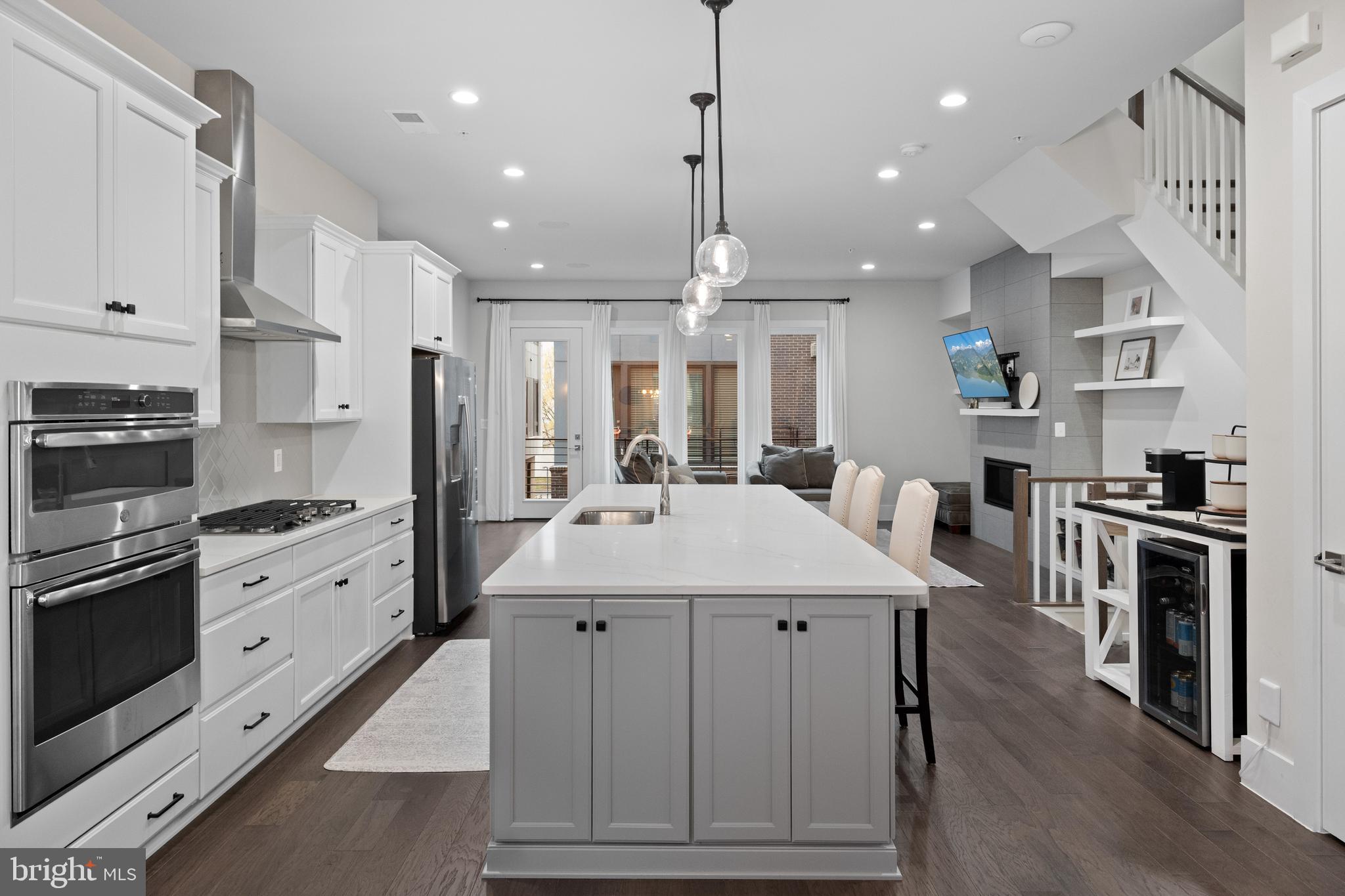 EISENHOWER SQUARE - Residential Lease