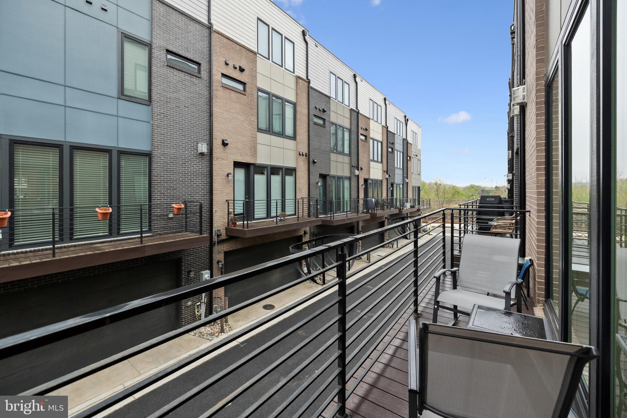 EISENHOWER SQUARE - Residential Lease